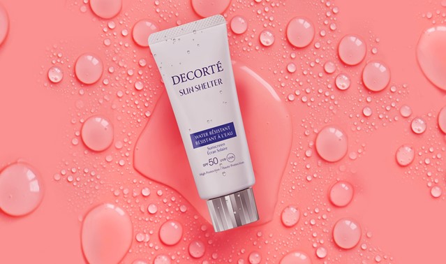 <p><strong>UVA & UVB Rays: What They Really Do to Your Skin</strong></p>