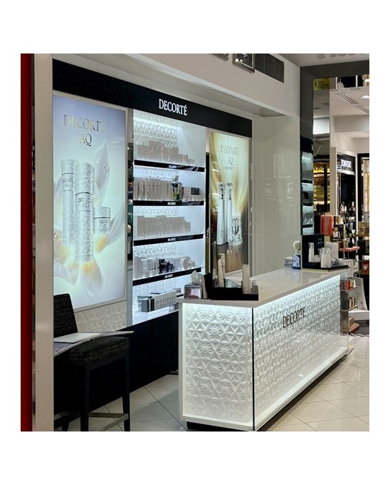 <p><em><strong>– Some customers try Decorté for the first time, while others are loyal devotees. I imagine they share their impressions and what won them over.</strong></em></p>